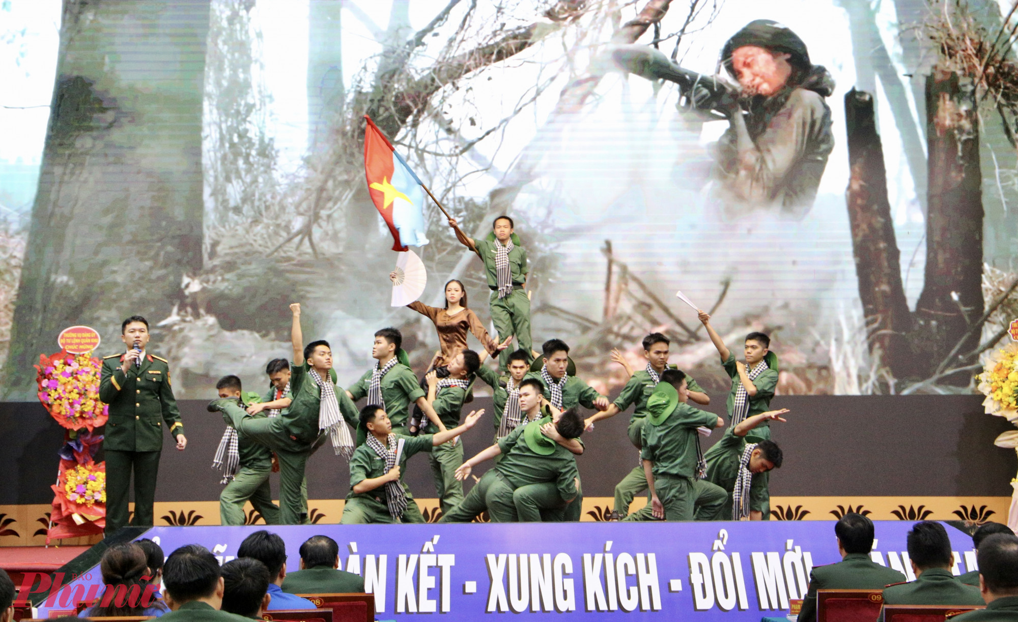 Văn nghệ chào mừng