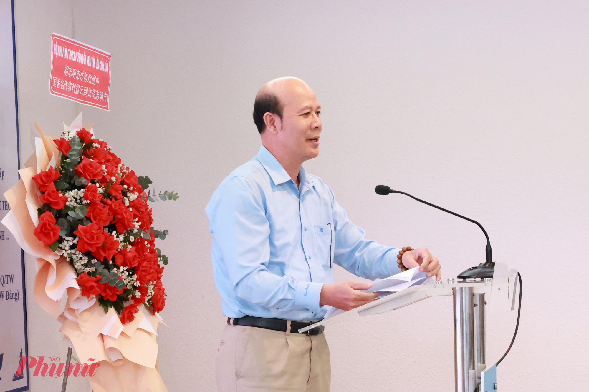 Hội thảo trình bày nhiều tham luận của các nhà văn, chuyên gia về hành trình 10 năm gắn kết Việt - Trung và cảm nhận về tác phẩm của nhà văn Lưu Chấn Vân