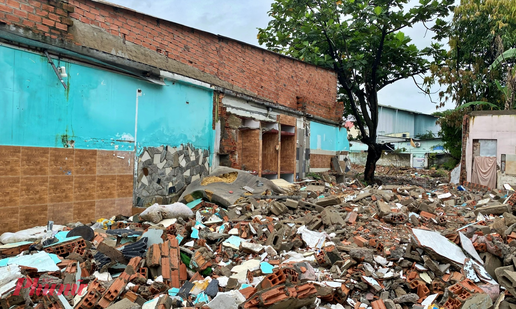 Theo ông Hồng, cũng có chút vất vả vì phải di chuyển gấp, nhưng chính quyền hỗ trợ nhanh, có người hướng dẫn từng bước nên ông cũng yên tâm và mong dự án sớm khởi công để khu vực này khang trang hơn, đường sá đỡ ùn tắc.