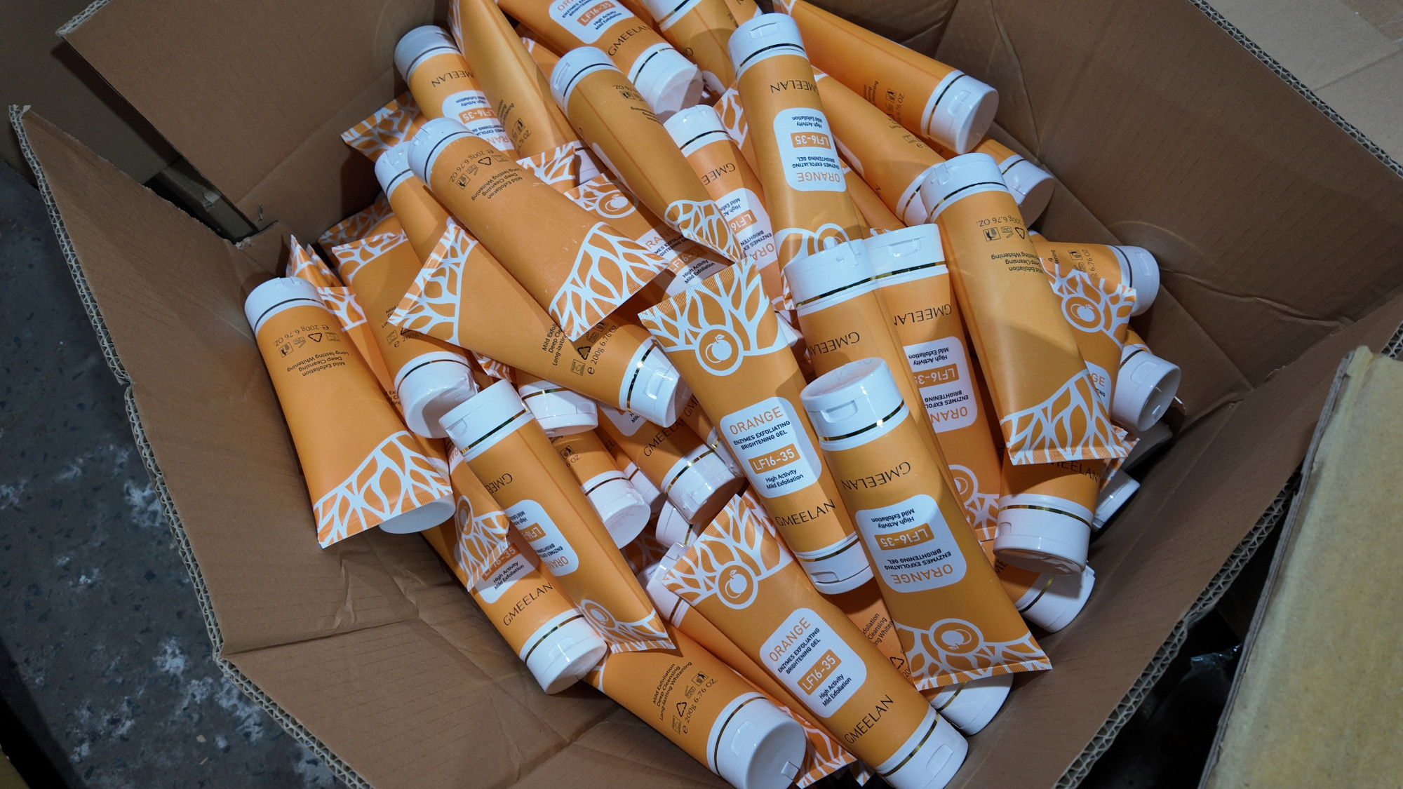 Mỹ phẩm các đối tượng làm giả. Ảnh: CA