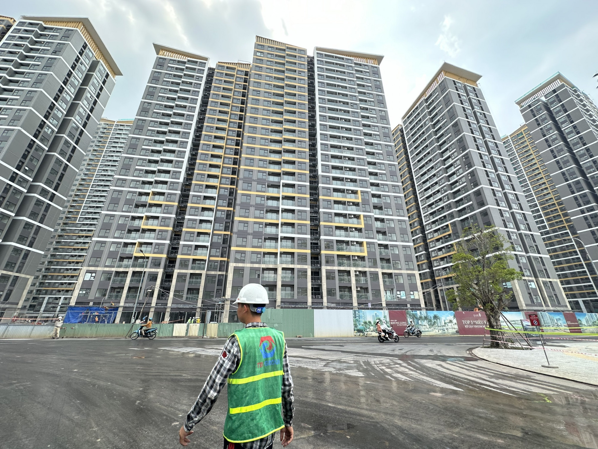 Giá nhà ở tiếp tục bị đẩy lên cao. Ảnh: Bích Trần 