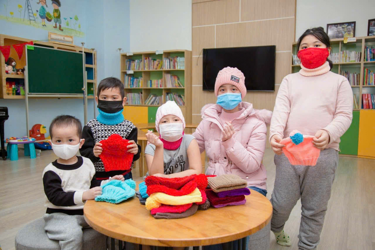 Những chiếc mũ len được Trang gửi tặng cho các bệnh nhi ung thư - Ảnh: Huyền Trang