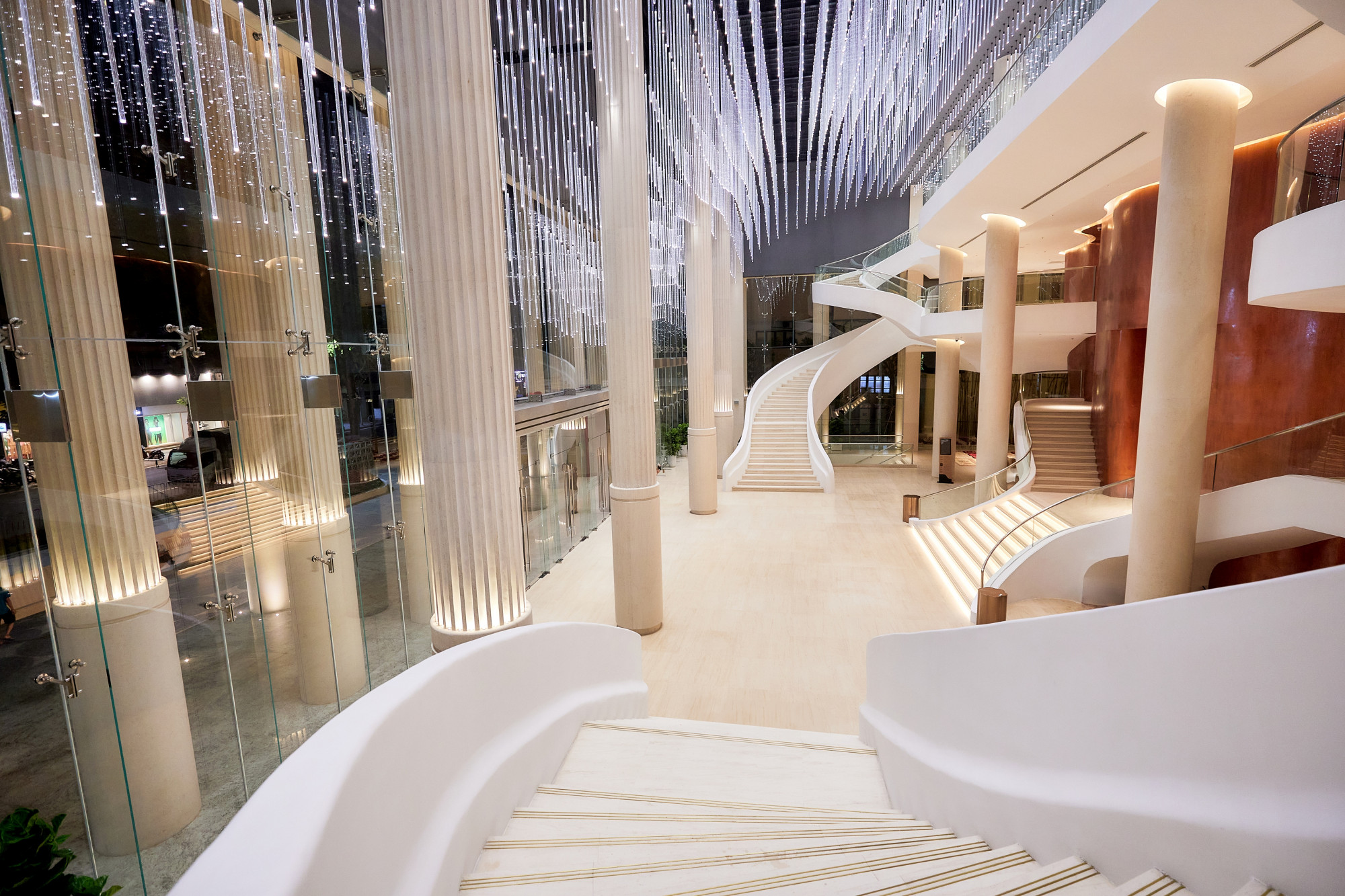 Không gian nhà hát Hồ Gươm