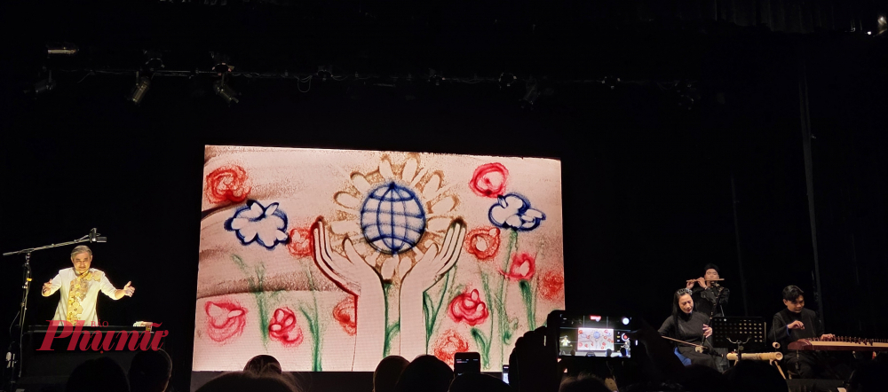 Nghệ sĩ Trí Đức lần đầu ứng dụng cát màu