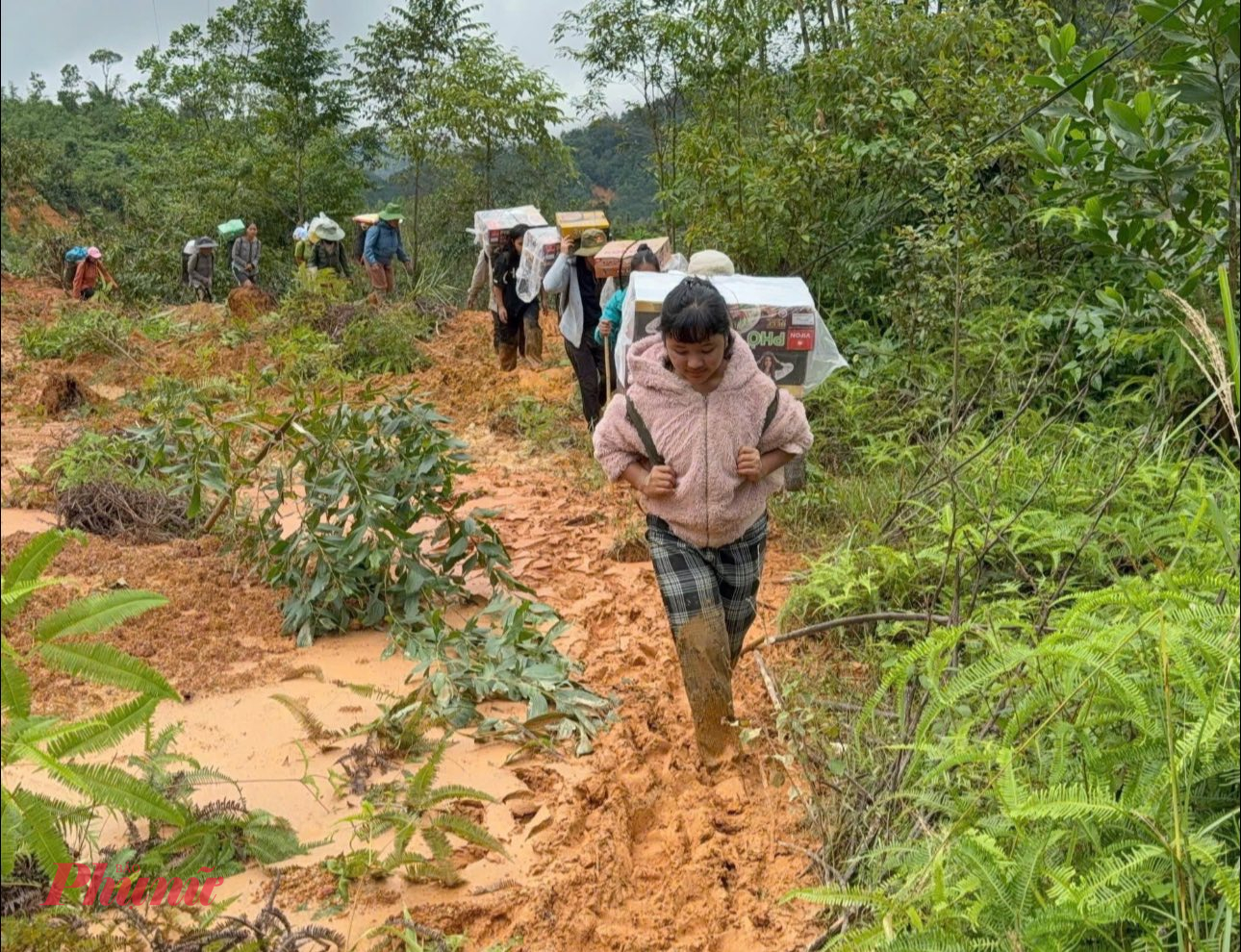 Đà Nẵng mới bao gồm các xã miền núi của Quảng Nam cũ hiện vẫn nhiều nơi đang bị cô lập, thiệt hại nặng nề.
