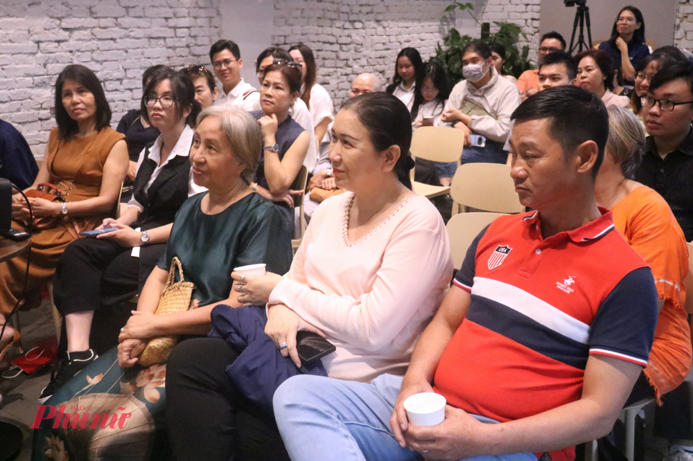 Buổi giao lưu và ra mắt sách thu hút nhiều khách tham dự - Ảnh: Phương Nhã