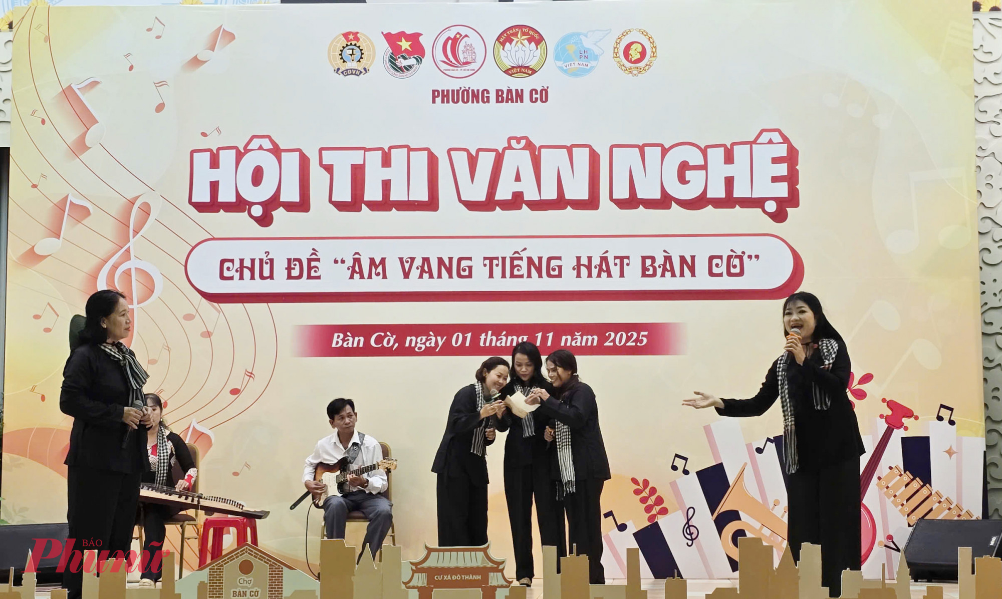 Tham dự hội thi, Báo Phụ nữ TPHCM dự thi với tiết mục Bài vọng cổ “Dệt chặng đường xuân”, tác giả Anh Động - Ảnh: Trang Nguyễn 