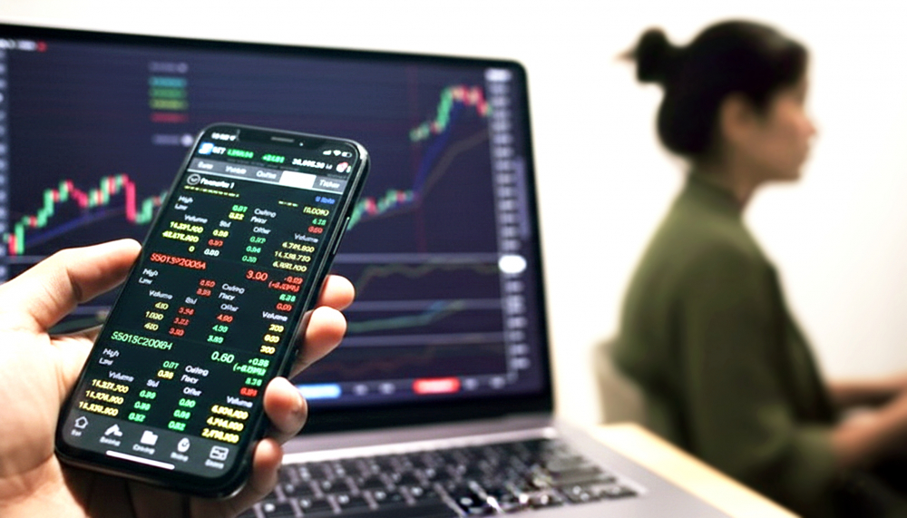 Giải mã “ma trận” lừa đảo trên không gian mạng Các trang web, ứng dụng đầu tư tài chính xuất hiện dày đặc trên mạng để lừa người dân, đặc biệt là phụ nữ - Ảnh minh họa do trí tuệ nhân tạo (AI) tạo nên