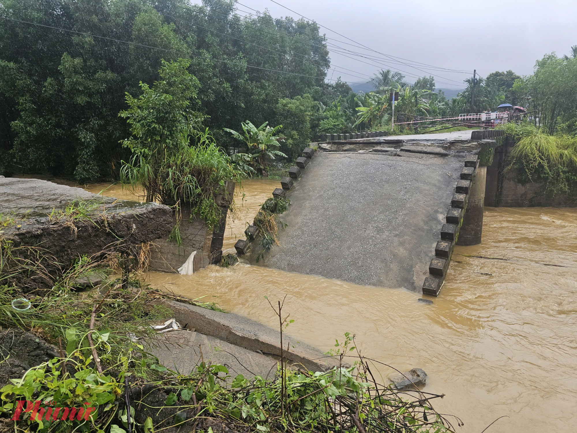 Cầu Cây Sung bị sụp sáng ngày 2/11