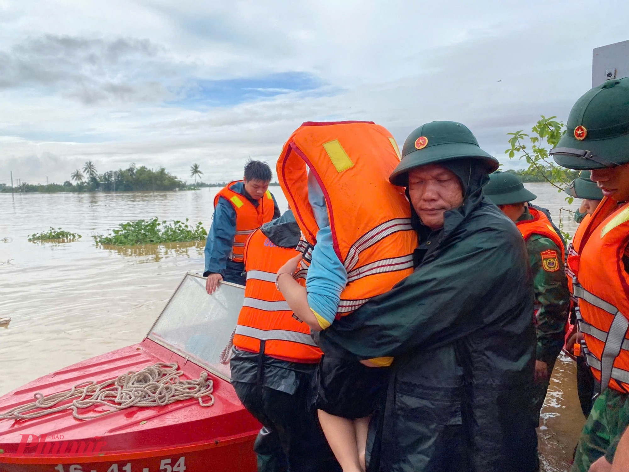 Mưa lũ lịch sử khiến hàng chục người ở Đà Nẵng chết và bị thương, thiệt hại về nhà cửa, hạ tầng...rất lớn.