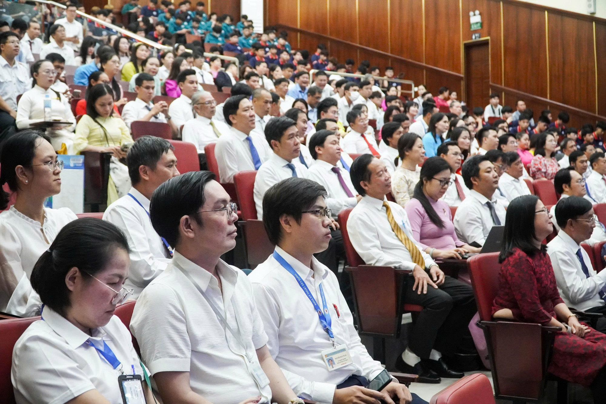 Các nhà giáo tham dự tại chương trình - Ảnh: N.H.