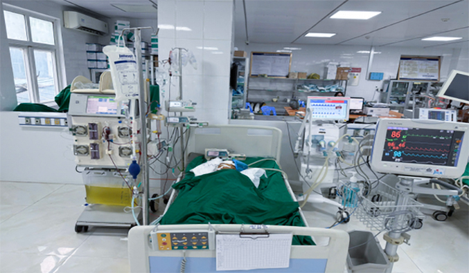 Sau hơn 2 tuần điều trị tích cực, bé gái 9 tuổi đã qua nguy kịch - Ảnh: Hoàng Yến