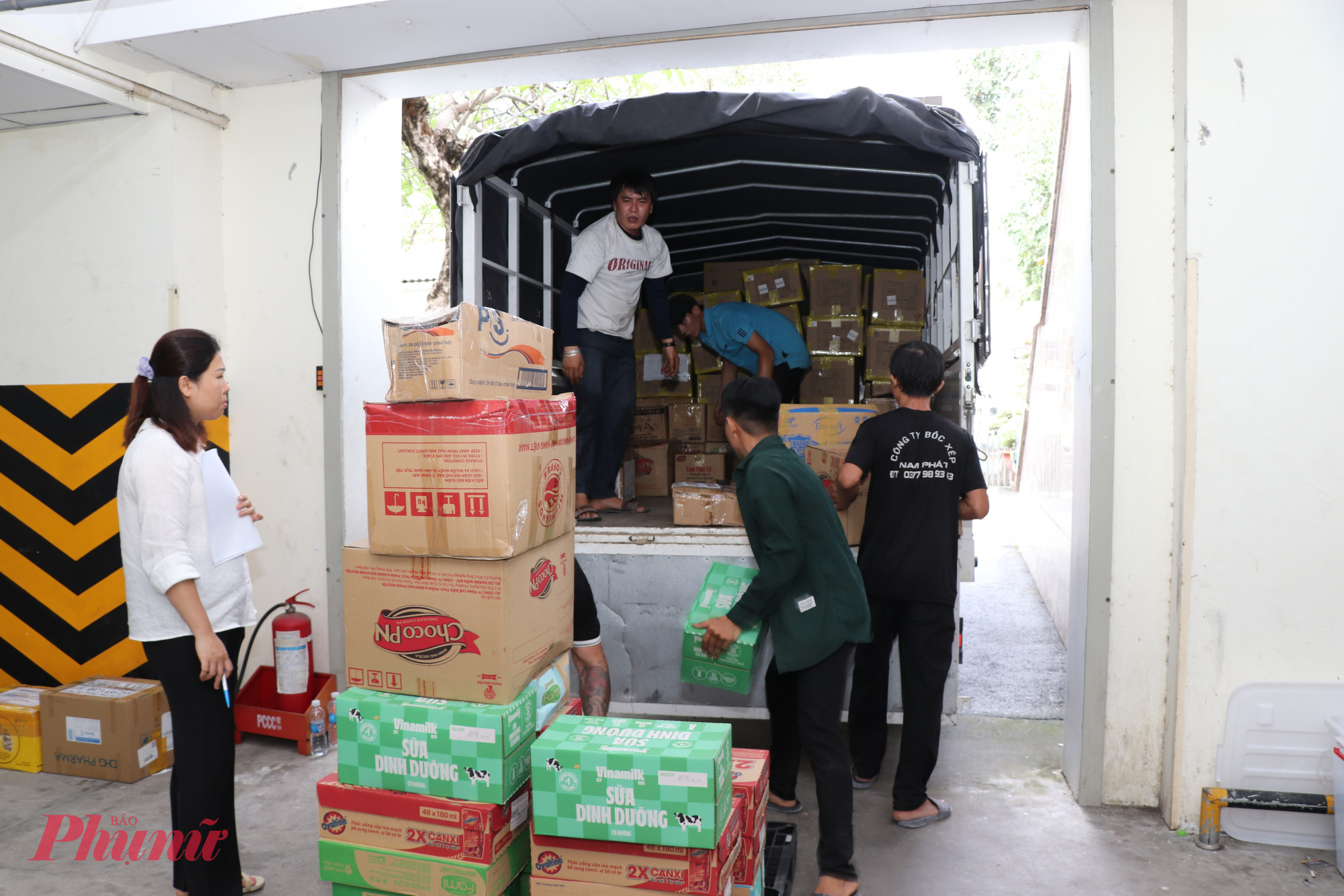 30 tấn hàng hóa đã sẵn sàng, chuyến đến bà con vùng bị ảnh hưởng bởi bão lũ