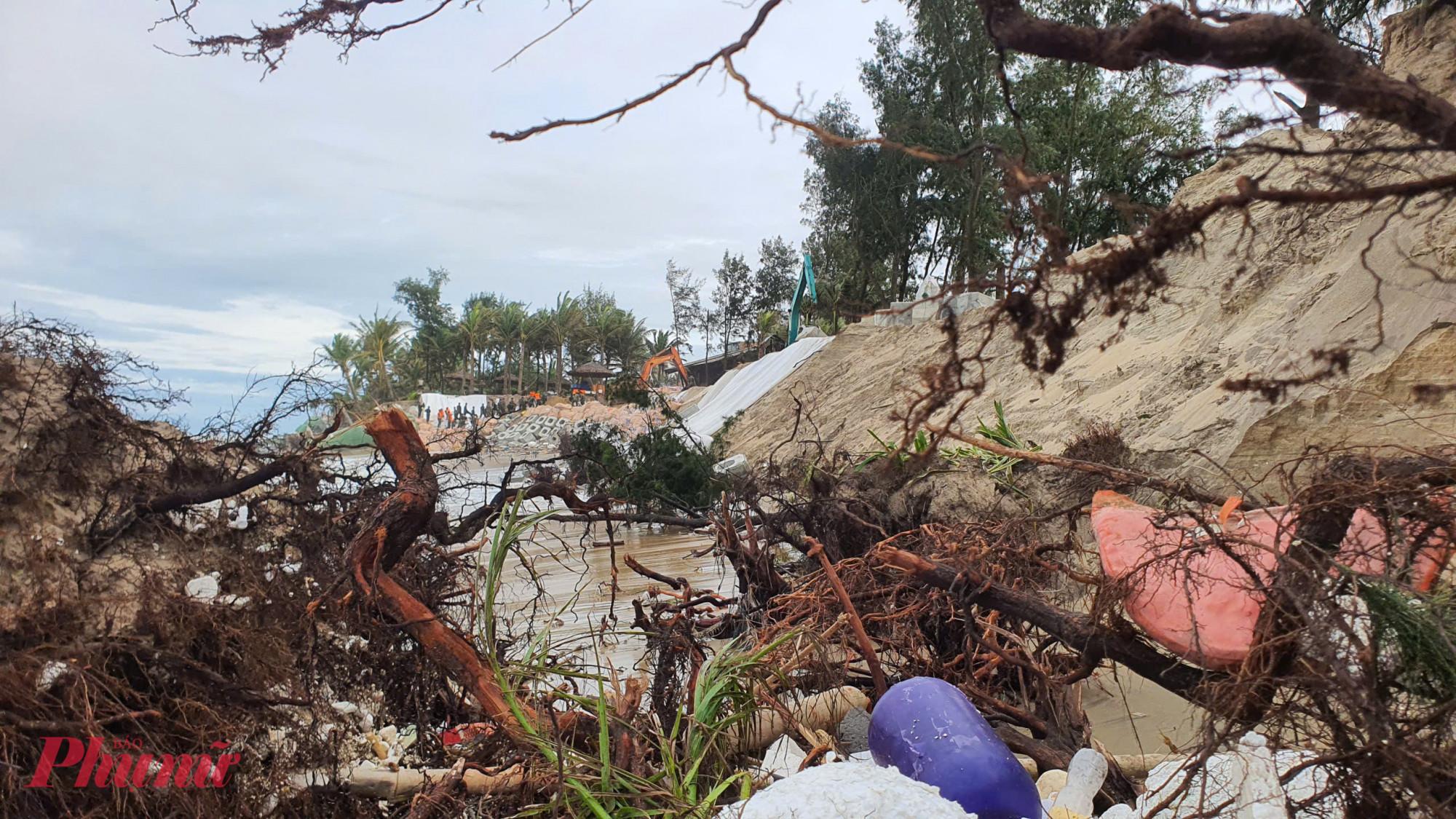 Trong đó, khoảng 1.500 tỉ đồng để dựng khoảng 5 km kè chống sạt lở bờ biển Hội An.