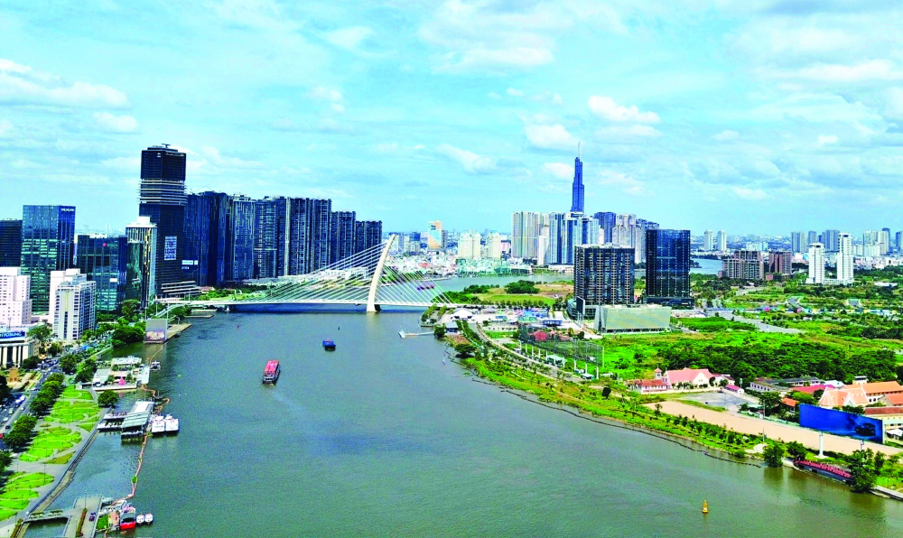 TPHCM phải trở thành đô thị hài hòa với sông nước Hiện nay, không gian ven sông ở TPHCM vẫn chưa được quy hoạch bài bản nên chưa thu hút mạnh du khách và cải thiện chất lượng sống của người dân - ẢNH: TỨ QUÝ