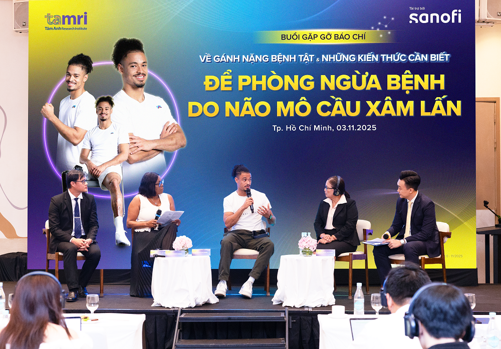 Flavio chia sẻ về hành trình vượt qua bệnh do não mô cầu tại Việt Nam ngày 3/11 - Ảnh: Nhân Lê