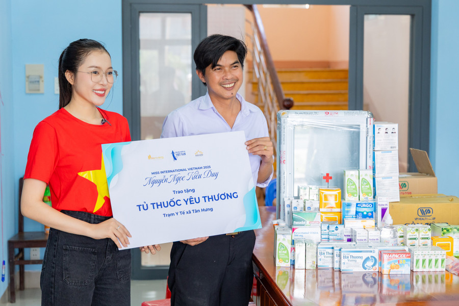 Hoa hậu Kiều Duy mang tủ thuốc về những nơi vùng sâu vùng xa hỗ trợ người dân