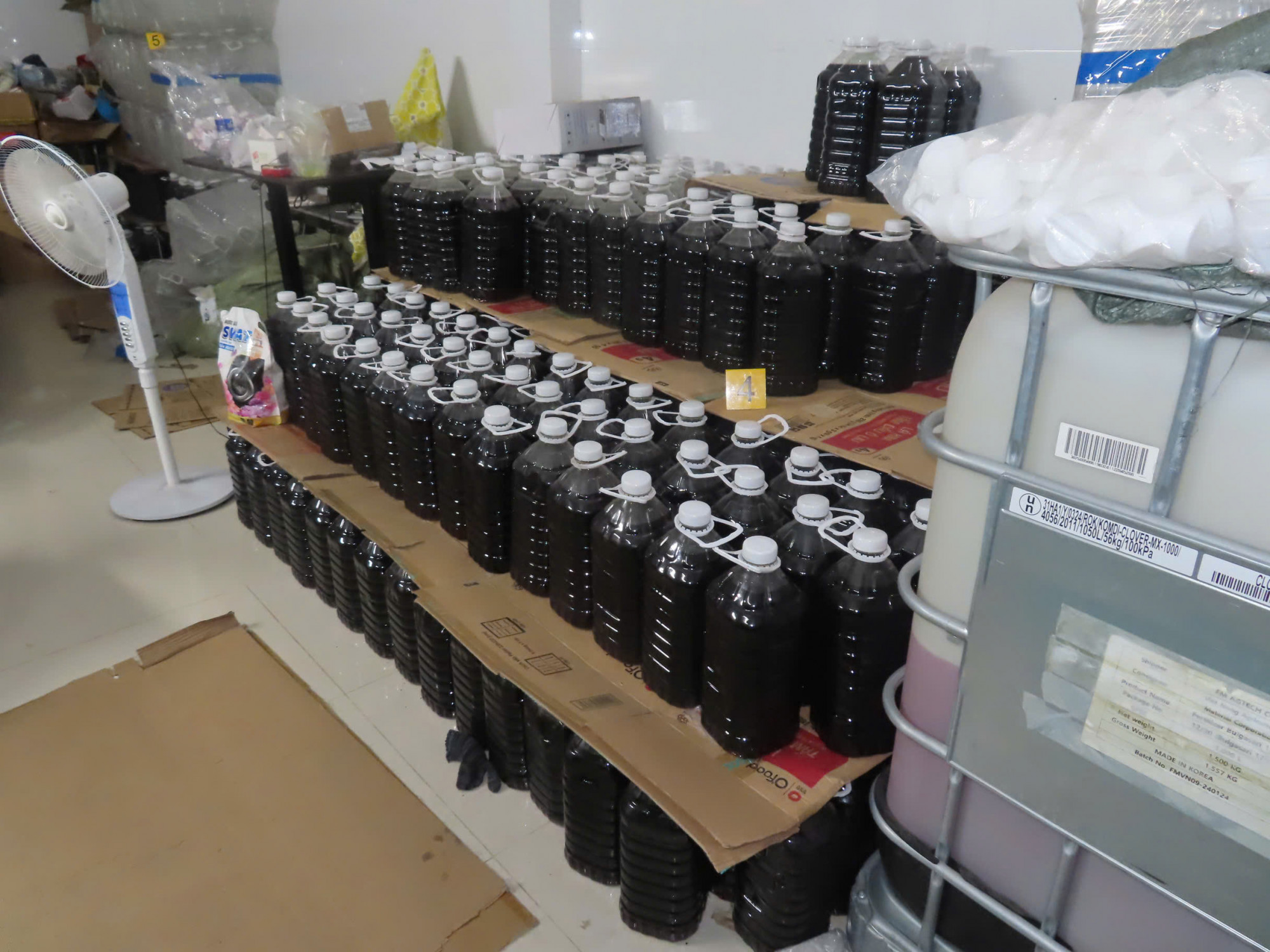 Nước mắm giả do Tâm sản xuất - Ảnh CTV