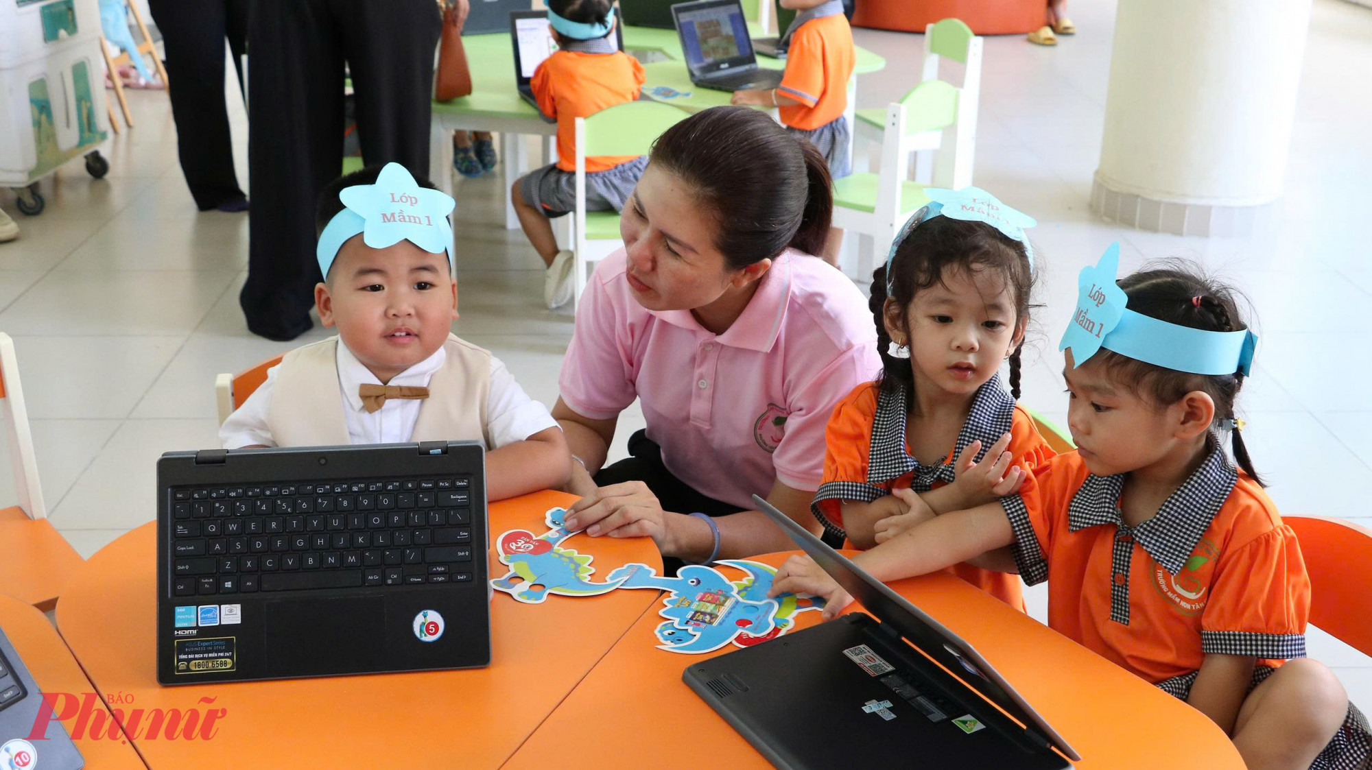 My name is Gia Bảo. I'm fine, thank you - Gia Bảo - trẻ lớp Mầm - giao tiếp với giáo viên khi tham gia ngày hội