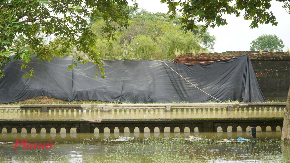 Ngay sau khi sự cố xảy ra, Trung tâm Bảo tồn Di tích Cố đô Huế đã nhanh chóng triển khai lực lượng tổ chức rào chắn, bao che và đặt biển cảnh báo khu vực nguy hiểm để đảm bảo an toàn tuyệt đối cho người dân, du khách, viên chức và người lao động của Trung tâm.