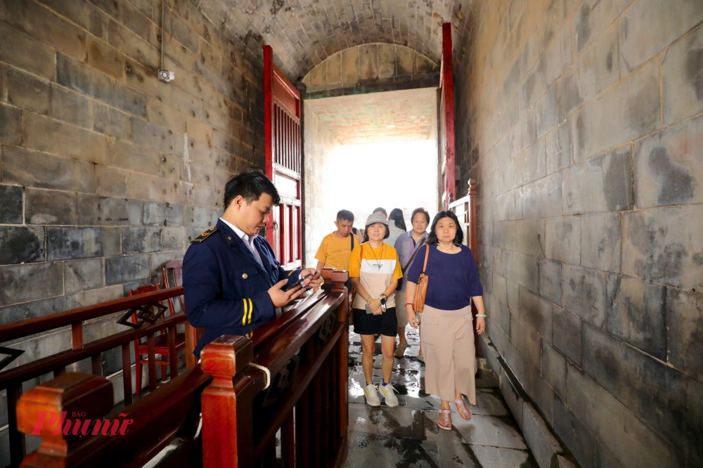 Sau thời gian tạm ngừng hoạt động để khắc phục hậu quả do mưa lũ, Trung tâm Bảo tồn Di tích Cố đô Huế thông báo mở cửa trở lại các điểm tham quan thuộc Quần thể Di tích Cố đô Huế từ 9h sáng ngày 4/11. Theo thông báo, thời gian bắt đầu bán vé và mở cửa đón khách là từ 9h ngày 4/11. Tuy nhiên, do một số thiết bị và hệ thống điện vẫn đang được khắc phục, Trung tâm sẽ phát hành vé tạm thời (vé dự phòng) trong giai đoạn này. Du khách cần nộp lại vé tại điểm kiểm soát để trung tâm cập nhật thông tin vào hệ thống sau khi hoàn tất quá trình khôi phục.