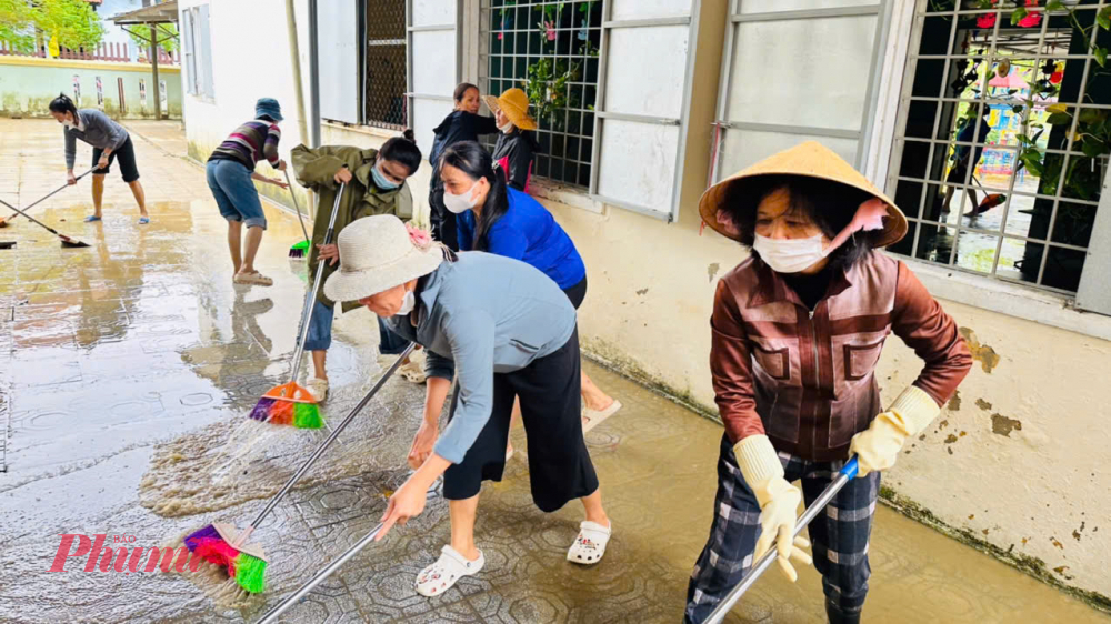 Các đợt lũ vừa qua, trường đã huy động toàn bộ lực lượng giáo viên, nhân viên tự tổng vệ sinh, để các lực lượng hỗ trợ giúp đỡ các đơn vị bị ngập sâu hơn.