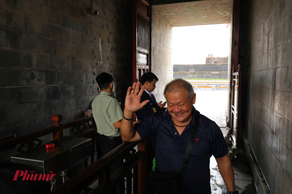 Đại diện Trung tâm Bảo tồn Di tích Cố đô Huế gửi lời cảm ơn đến du khách và các đơn vị lữ hành đã đồng hành, chia sẻ trong thời gian bị ảnh hưởng bởi mưa lũ. Trước đó, trong hai đợt lũ cuối tháng 10 và đầu tháng 11, trung tâm đã 2 lần tạm dừng đón khách để đảm bảo an toàn, lần lượt từ ngày 27/10 và 3/11, trước khi mở cửa trở lại vào ngày 4/11 sau khi hoàn tất công tác khắc phục.