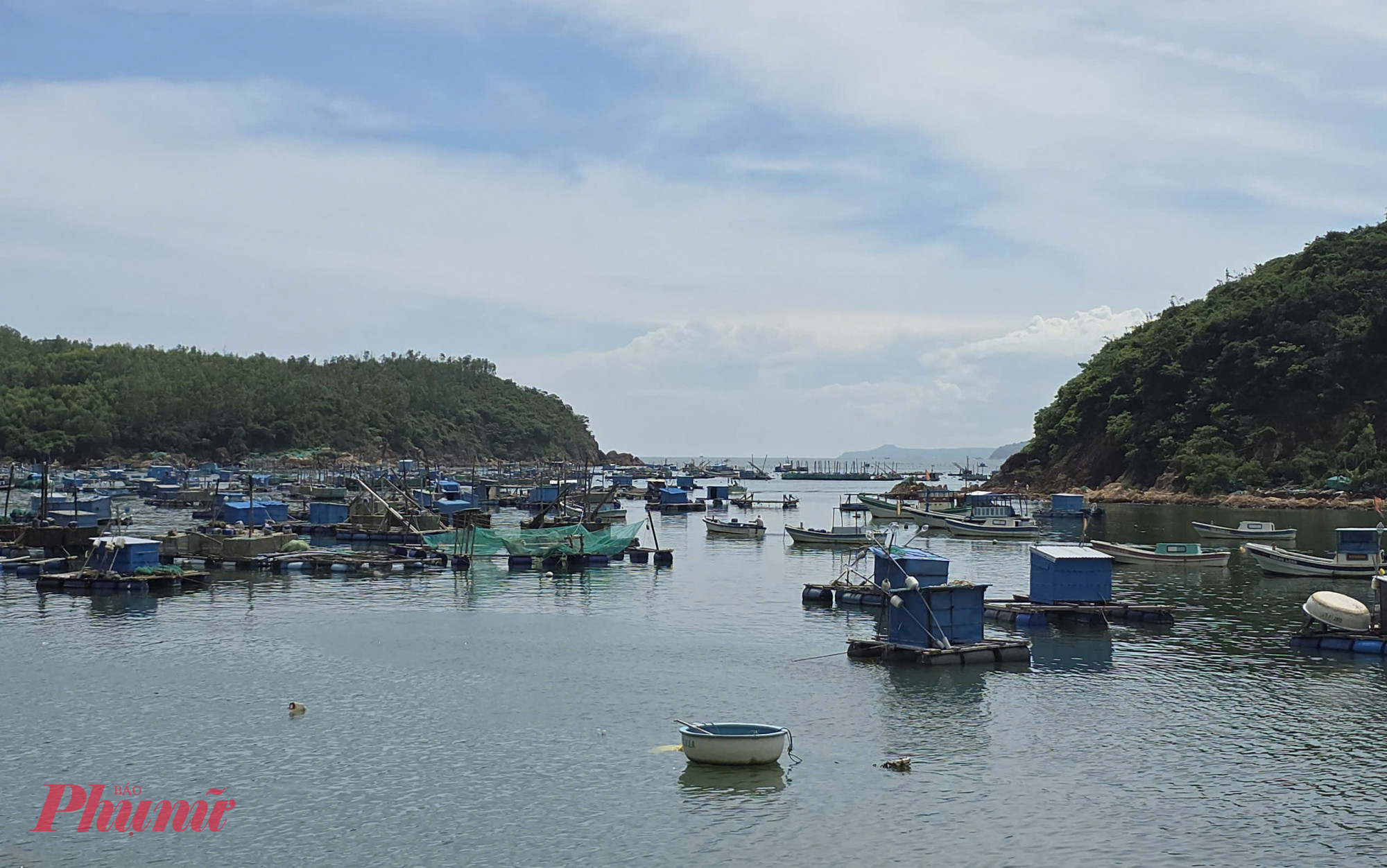 Ngư dân vùng ven biển ở Đắk Lắk đã đưa phương tiện đánh bắt vào bờ - Ảnh: B.X.