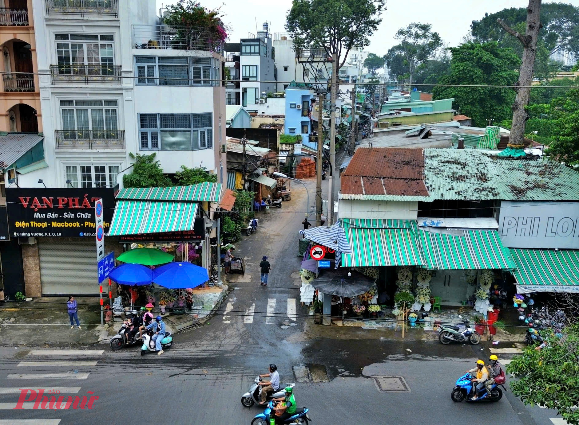 Tuyến đường Trần Bình Trọng chật hẹp sẽ được cải tạo, mở rộng để đồng bộ hạ tầng xung quanh - Ảnh: TQ