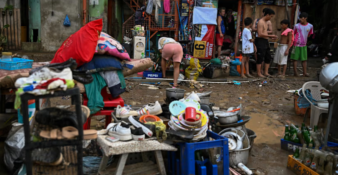 Kalmaegi đang di chuyển về phía tây đến các điểm nóng du lịch của Palawan, với sức gió 130 km một giờ và gió giật 180 km/h.