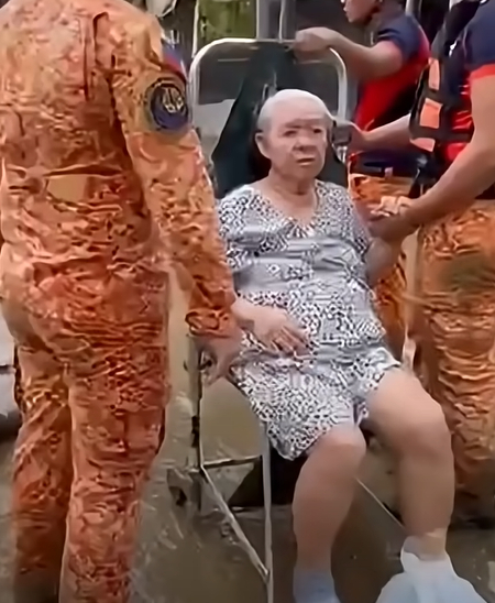 Mỗi năm, Philippines bị khoảng 20 cơn bão tấn công. Các nhà khoa học cảnh báo rằng các cơn bão đang trở nên mạnh hơn vì biến đổi khí hậu do con người gây ra. 