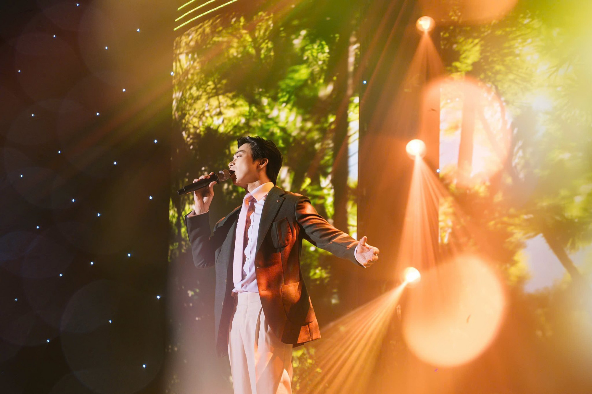 Lân Nhã tiết lộ sẽ hát nhiều thể loại hơn trong concert, thay vì chỉ tập trung vào nhạc ballad