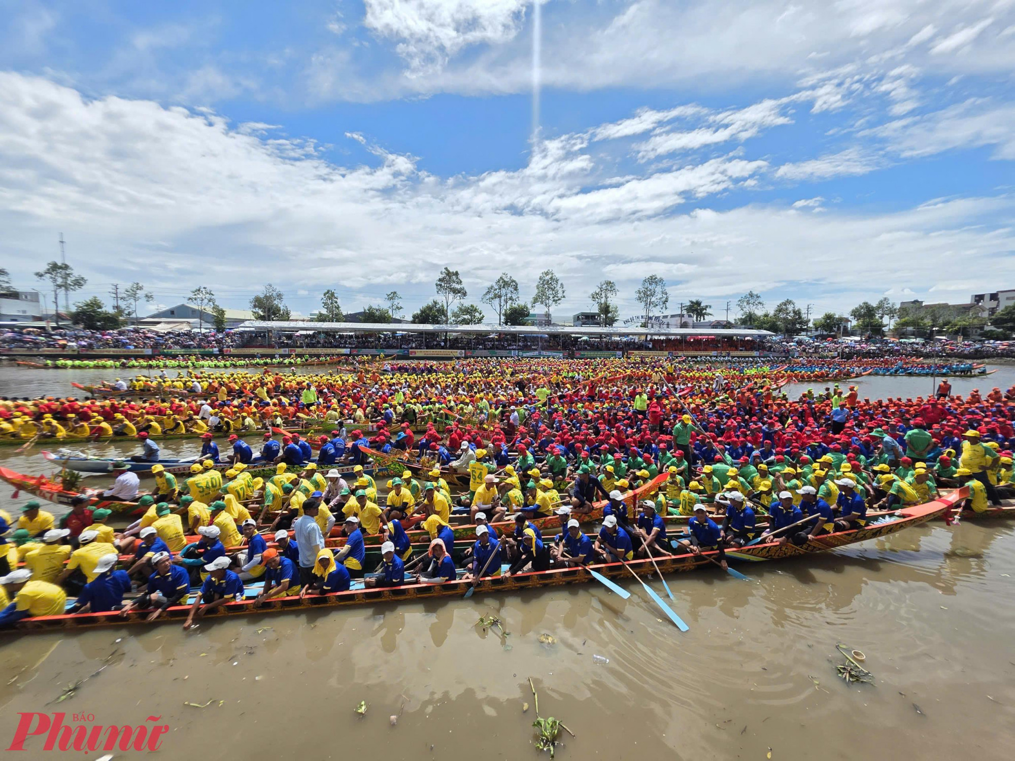 với 61 đội tham gia, gồm 53 đội nam và 8 đội nữ; đây được xem là giải đua ghe ngo lớn nhất vùng ĐBSCL