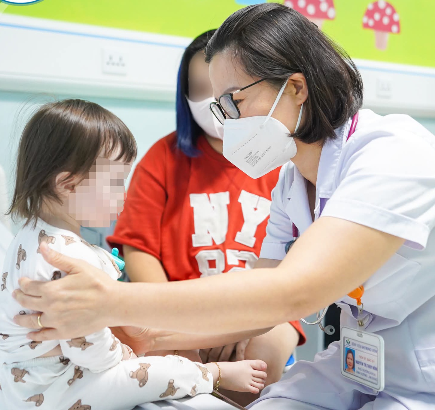 Bé M.L. mắc chứng biếng ăn khiến trẻ không thể tự ăn mà phụ thuộc thông dạ dày - ảnh: Bệnh viện cung cấp