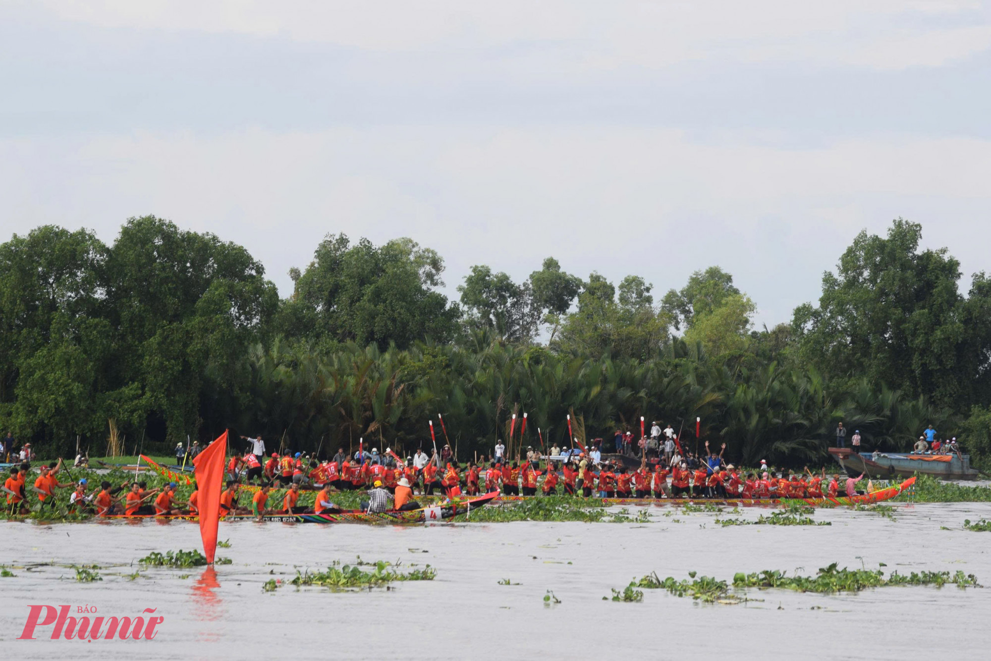 Ông Danh Ninh - Đội trưởng Đội ghe ngo chùa Sóc Sâu 1 cho biết, đội đã tập luyện hơn 10 ngày ở chùa và 5 ngày trên sông Cái Lớn, với quyết tâm bảo vệ ngôi vô địch ở 2 cự ly 800m nam và 800m nam - nữ phối hợp.