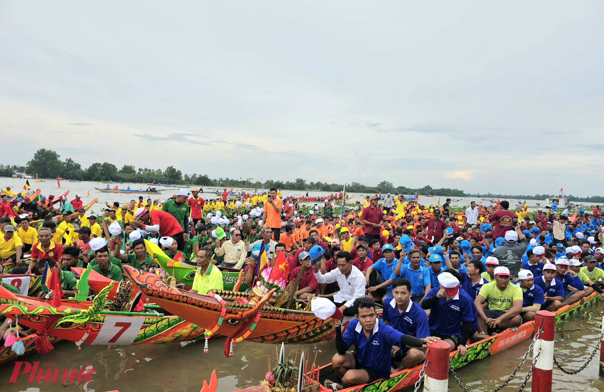 Theo đó, ngày hội Văn hóa, Thể thao và Du lịch đồng bào Khmer tỉnh An Giangdiễn ra từ ngày 4 - 6/11/2025 (nhằm ngày 15 -17/9 âm lịch), vào dịp lễ hội Ok- Om-Bok, một lễ hội lớn trong năm của đồngbào Khmer Nam bộ. Một trong những hoạt động truyền thống được tổ chức hàng năm nhằm gìn giữ và phát huy bản sắc văn hóa truyền thống đồng bào Khmer tỉnh An Giang.