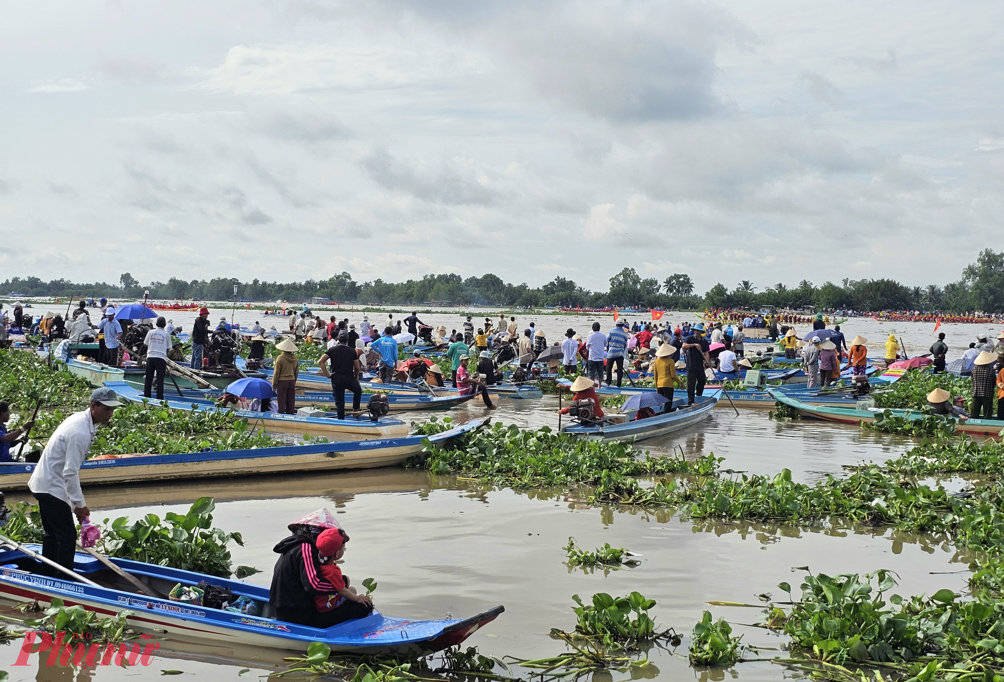 Chị Lê Thị Hường (45 tuổi, ngụ xã Gò Quao) cho biết, hàng năm cả gia đình đều dành thời gian để xem đua ghe ngo, tận hưởng không khí vui tươi, hào hứng của giải thi đấu. Hiểu được giá trị tinh thần của người dân cũng như nét đẹp văn hóa truyền thống của đồng bào Khmer.