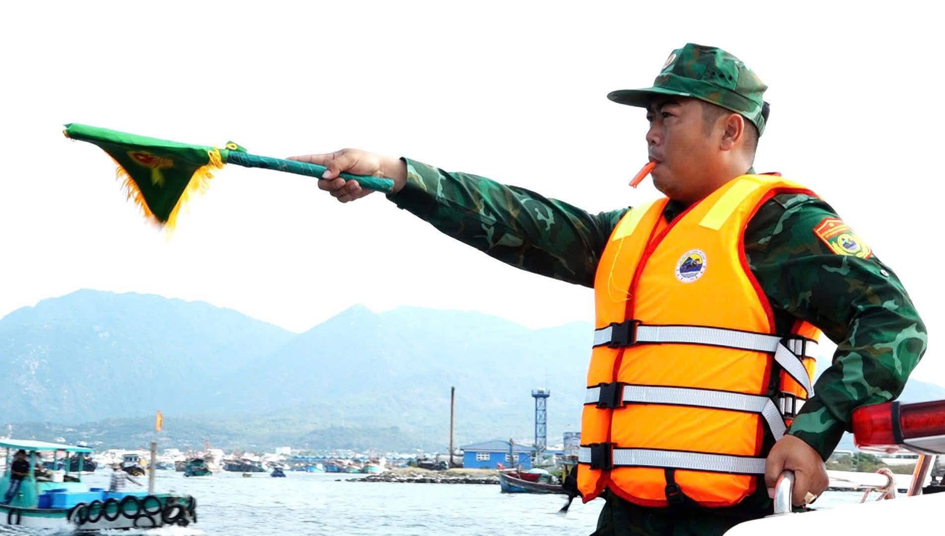 Bộ đội Biên phòng tỉnh Khánh Hoà kêu gọi tàu thuyền vào neo đậu tránh trú bão