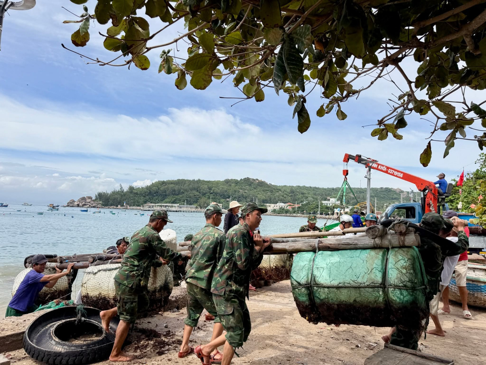 Bộ CHQS tỉnh Gia Lai thiết lập Sở Chỉ huy tiền phương phòng chống bão số 13 tại Ban Chỉ huy Phòng thủ khu vực 6- An Nhơn Đông.