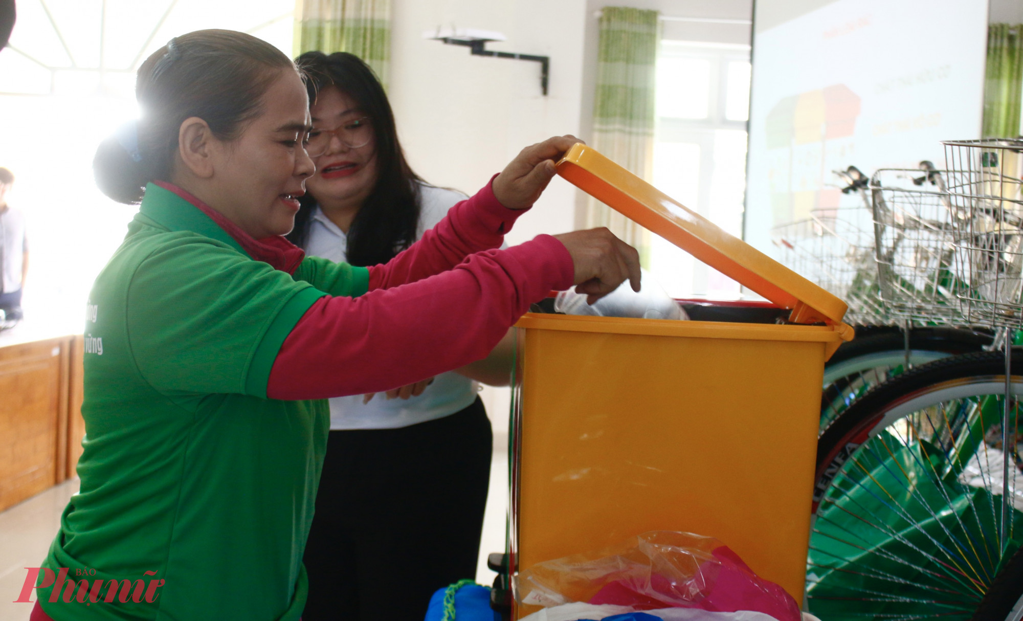 Tham gia phân loại rác 