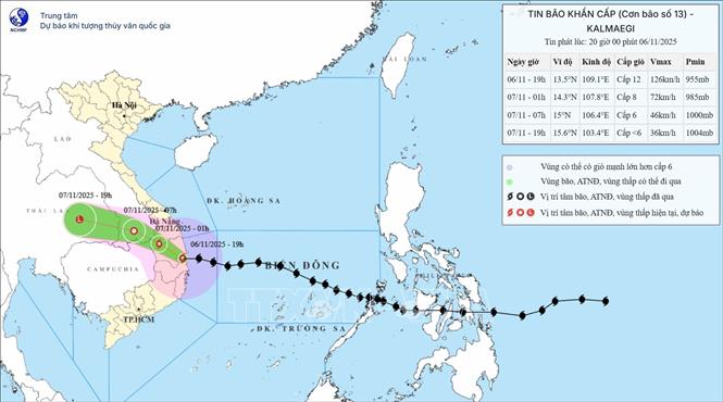 Bão số 13 giảm cường độ trên đất liền ven biển tỉnh Gia Lai - Đắk Lắk Hướng di chuyển của bão số 13 lúc 20g ngày 6/11 - Ảnh: TTXVN