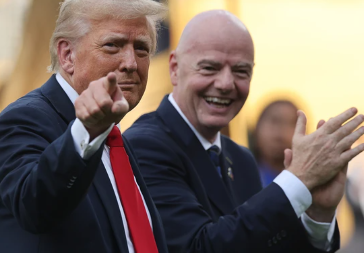Tổng thống Hoa Kỳ Donald Trump và Chủ tịch FIFA Gianni Infantino xem trận chung kết FIFA Club World Cup 2025 tại East Rutherford, New Jersey, vào ngày 13 tháng 7 năm 2025. Ảnh của Alex Grimm / Getty Images / File