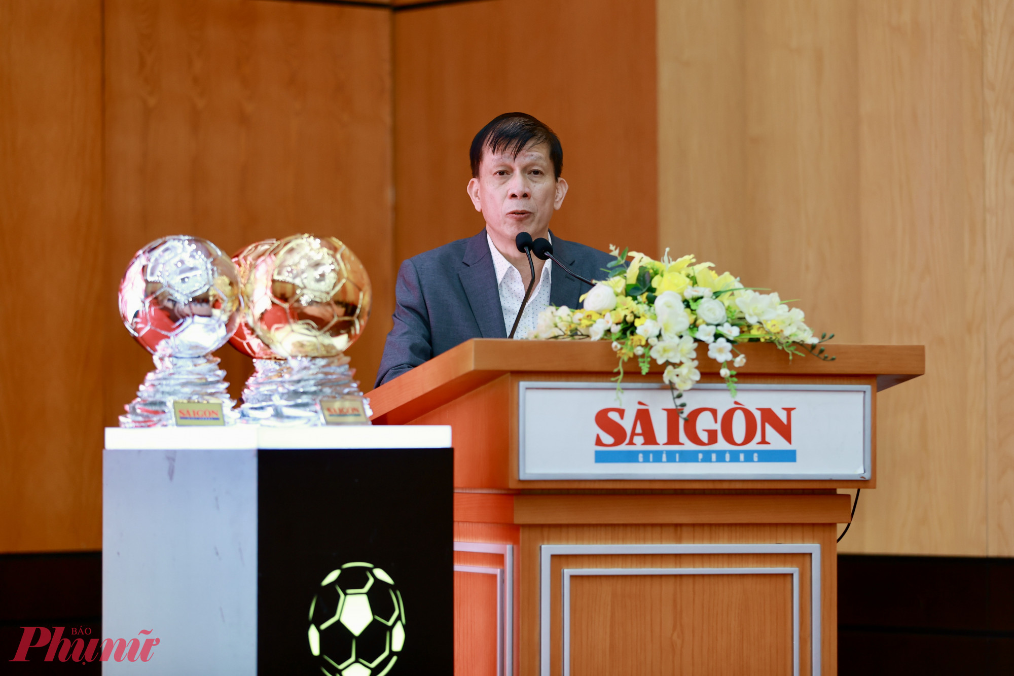 Ông Nguyễn Khắc Văn, Quyền Tổng biên tập báo SGGP thông tin về giải thưởng và hoạt động thiện nguyện.