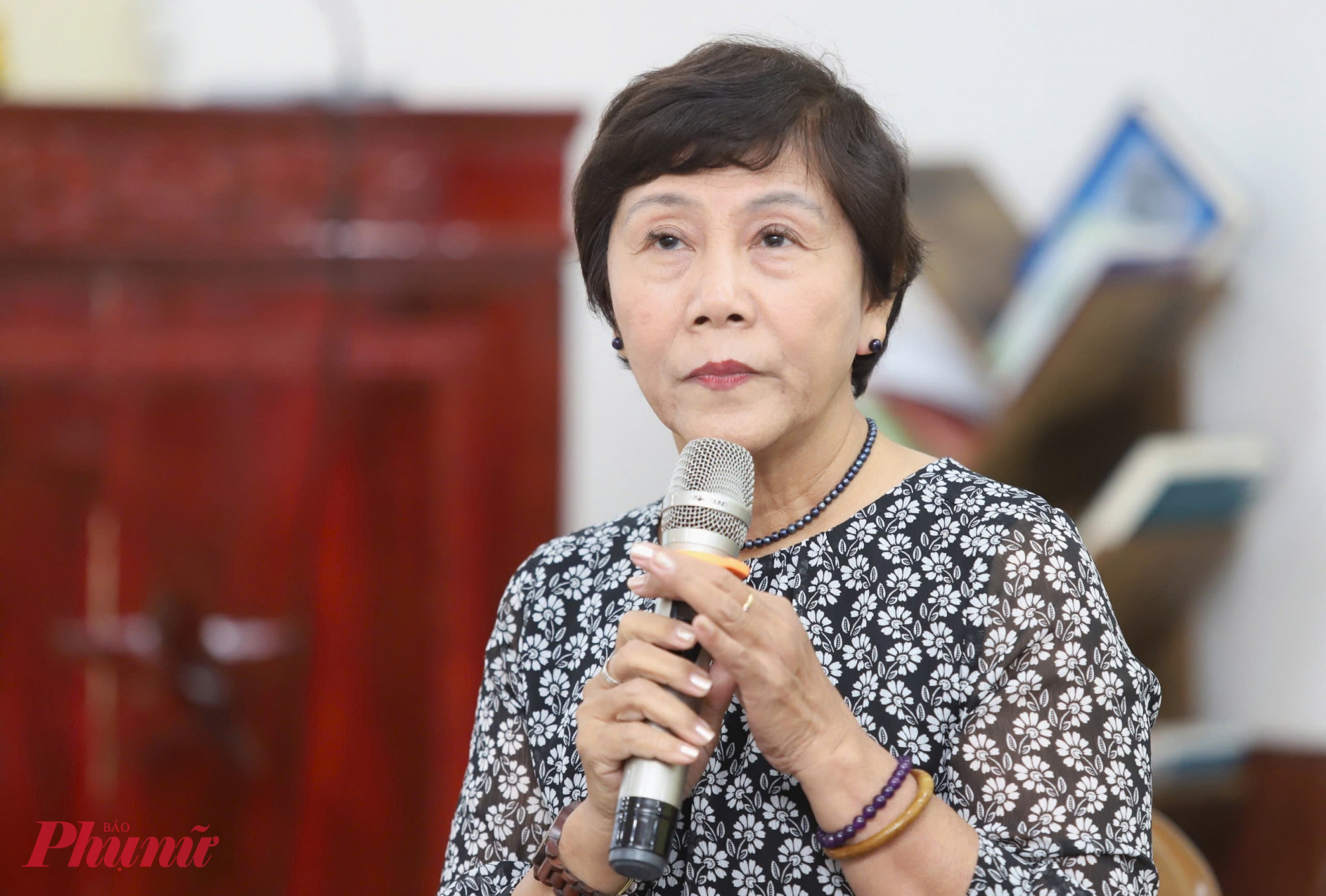 Đài tưởng niệm nạn nhân COVID-19 tại TPHCM: Giữ mảng xanh, ký ức, để thành phố không quên những ngày đã qua Tiến sĩ khảo cổ học Nguyễn Thị Hậu phát biểu tại toạ đàm - Ảnh: Thanh Tâm