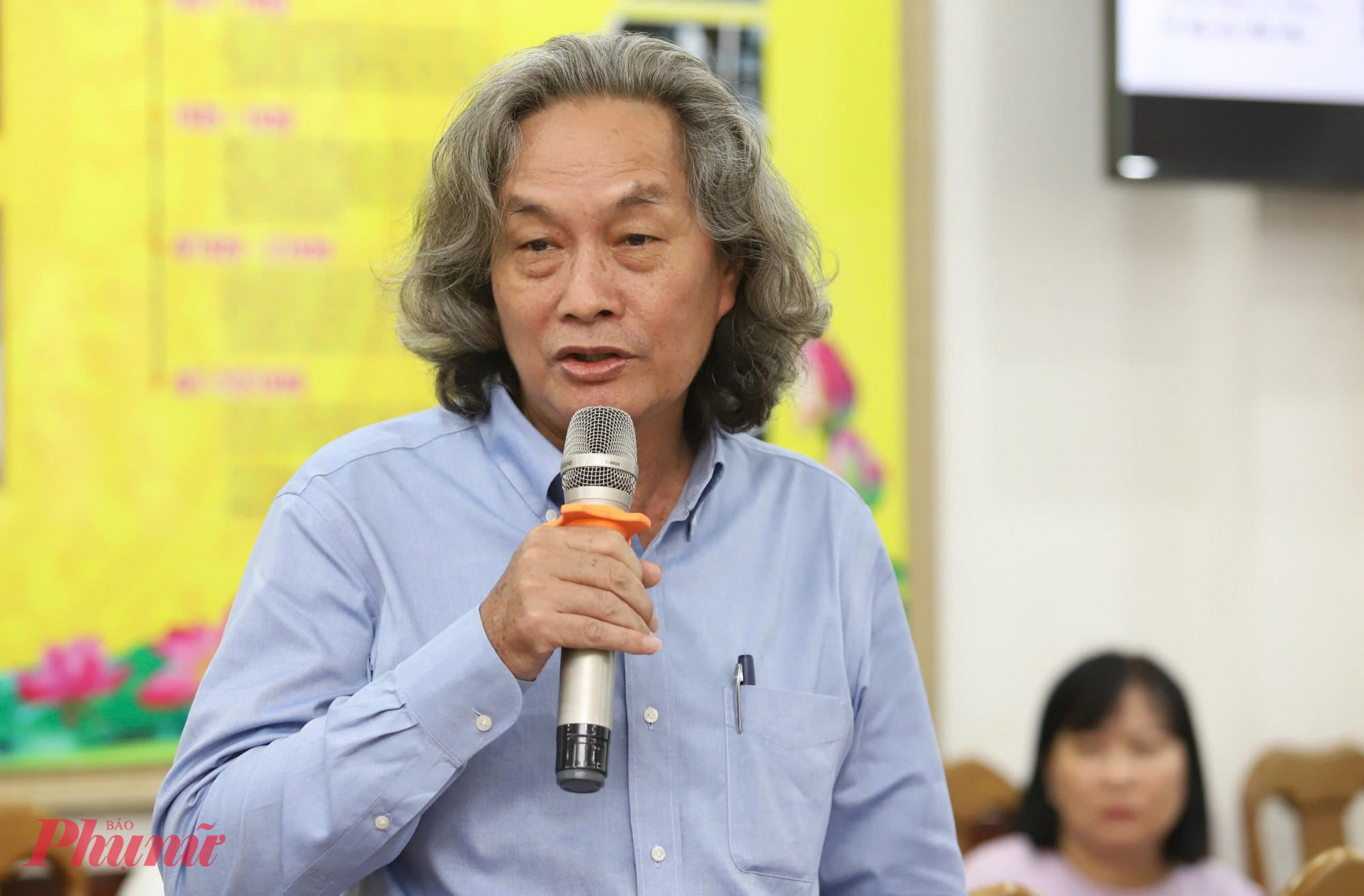 Đài tưởng niệm nạn nhân COVID-19 tại TPHCM: Giữ mảng xanh, ký ức, để thành phố không quên những ngày đã qua GS.TS Nguyễn Xuân Tiên - Chủ tịch Hội Mỹ thuật TPHCM phát biểu tại tọa đàm - Ảnh: Thanh Tâm