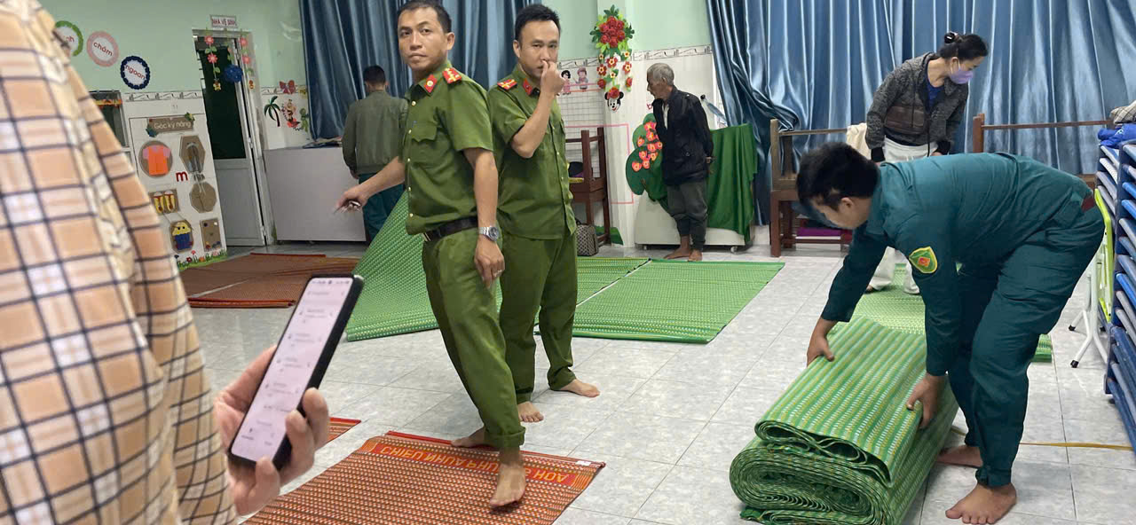 Các địa phương ở Quảng Ngãi khẩn trương sơ tán, di dời dân ở các vùng xung yếu, nguy hiểm đến nơi an toàn.