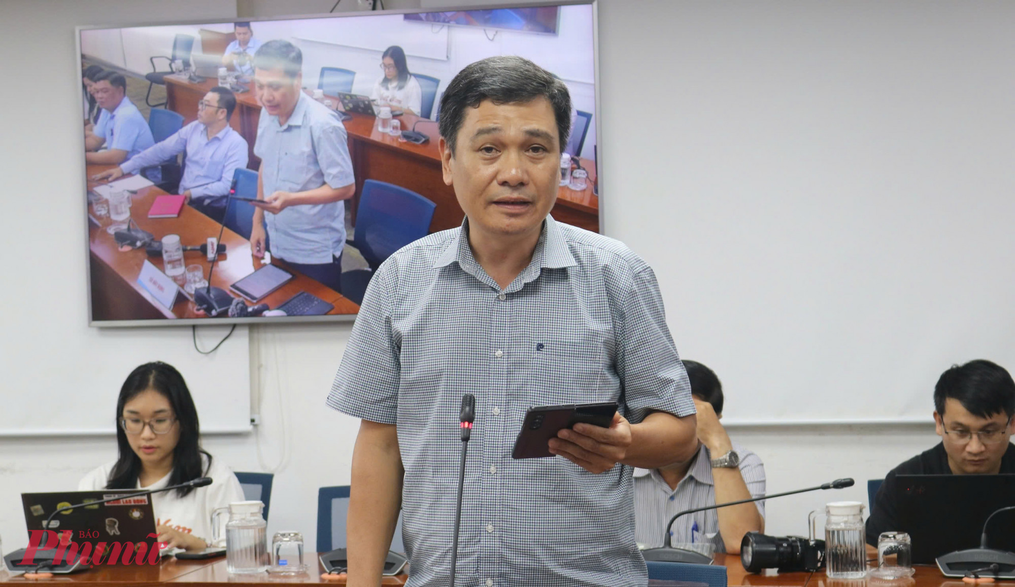 Ông Nguyễn Kiên Giang - Phó Trưởng phòng Quản lý bảo trì và khai thác công trình giao thông (Sở Xây dựng TPHCM) thông tin trong buổi họp báo - Ảnh: Thanh Tâm