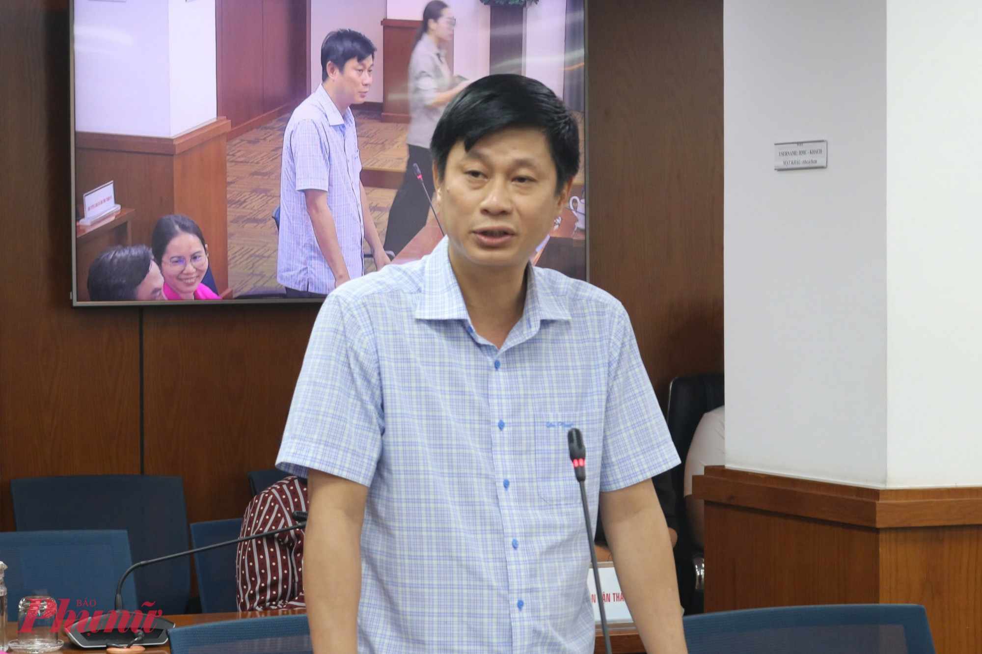 Ông Trần Nhân Nghĩa - Phó Chi cục trưởng Chi cục Thủy lợi - Sở Nông nghiệp và Môi trường TPHCM, thông tin trong buổi họp báo - Ảnh: Thanh Tâm 