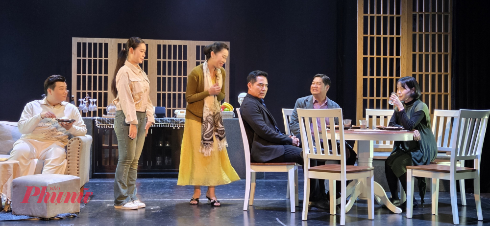 2 gia đình nhỏ của luật sư Thiên Minh và bác sĩ Thiên Đức