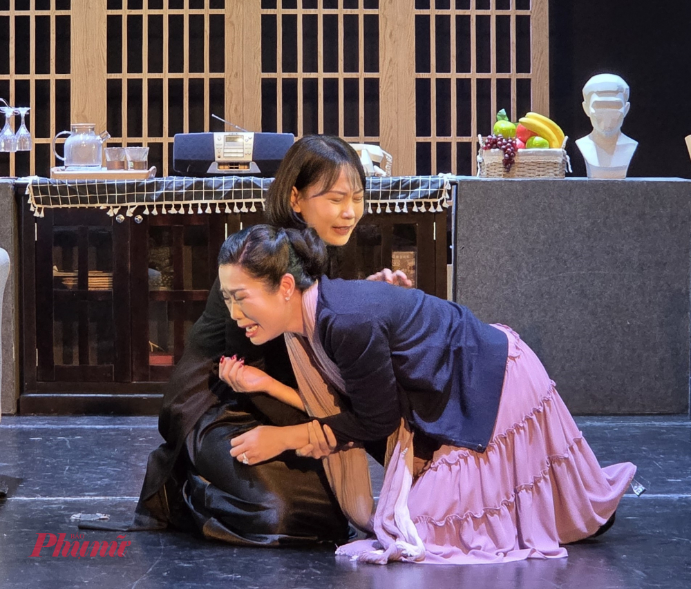 NSND Trịnh Kim Chi và Hoàng Thy